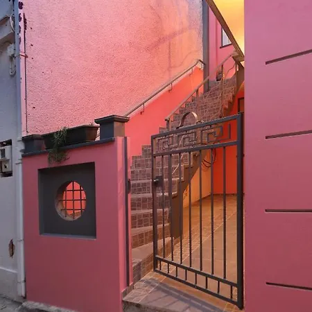 House Fouxia Lejlighed