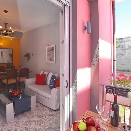 House Fouxia Lejlighed