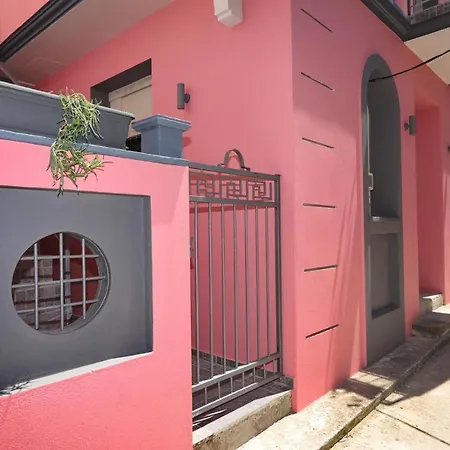 House Fouxia Lejlighed