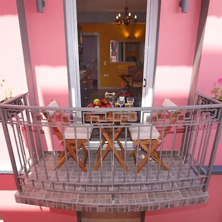 House Fouxia Lejlighed